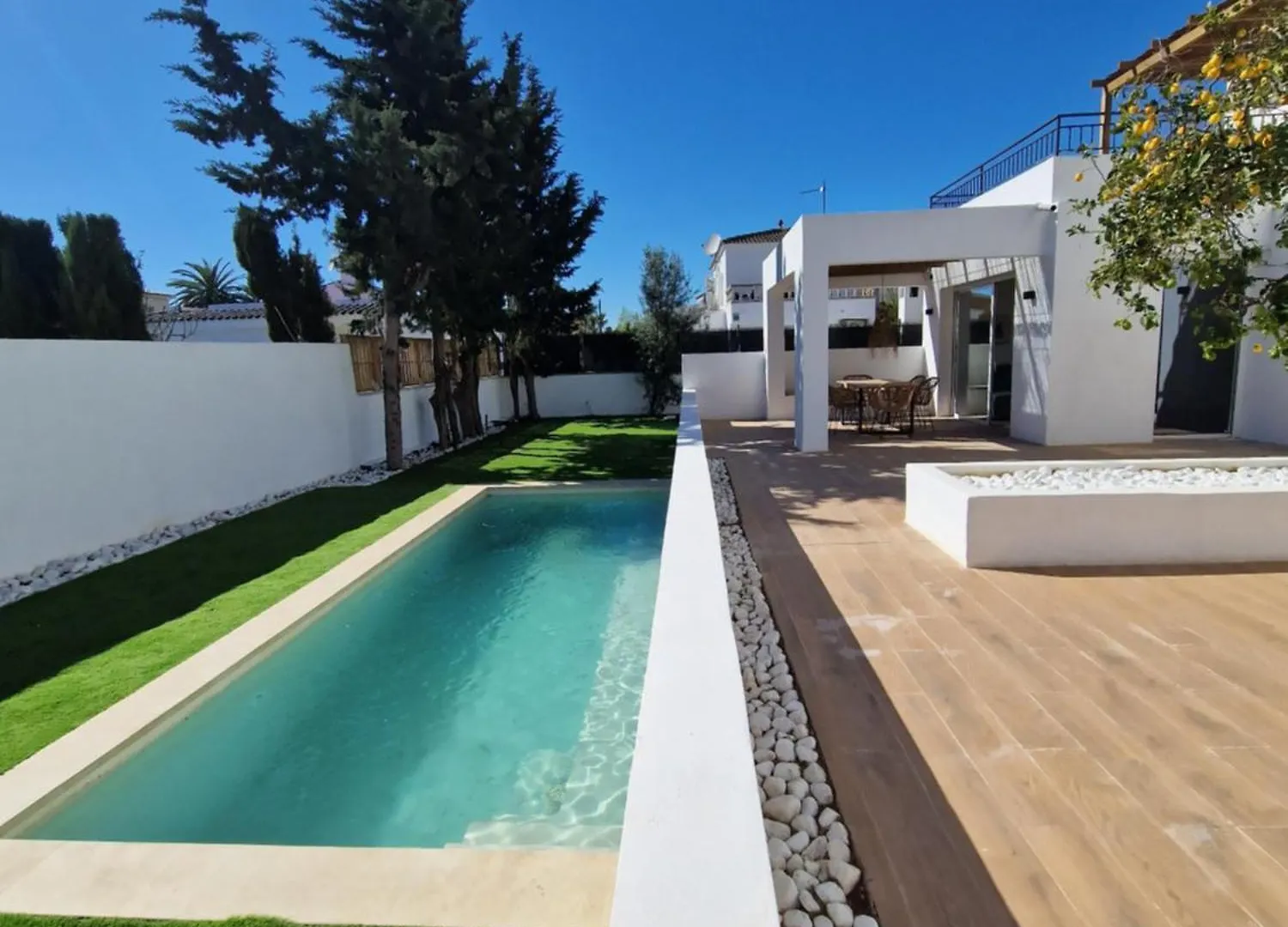 Apartment Apartament Gorgot 4P D Con Terraza Y Piscina Comunitaria Cerca De La Playa Empuriabrava Spain